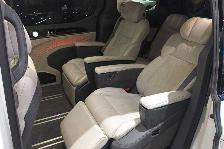 Used Zeekr 009 2024 7-Seater Aisle Version 108 kWh Left Rear Seat