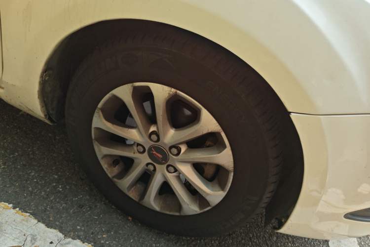 Used Ford Focus 2011 Sedan 1.8L Automatic Fashion Edition Right Front Wheel Hub