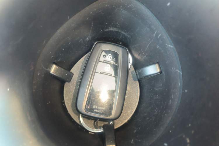 Used Toyota IZOA 2022 2.0L Yixing Version
