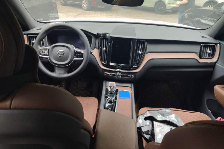 Used Volvo XC60 2022 B5 4x4 Smart Luxury Edition
