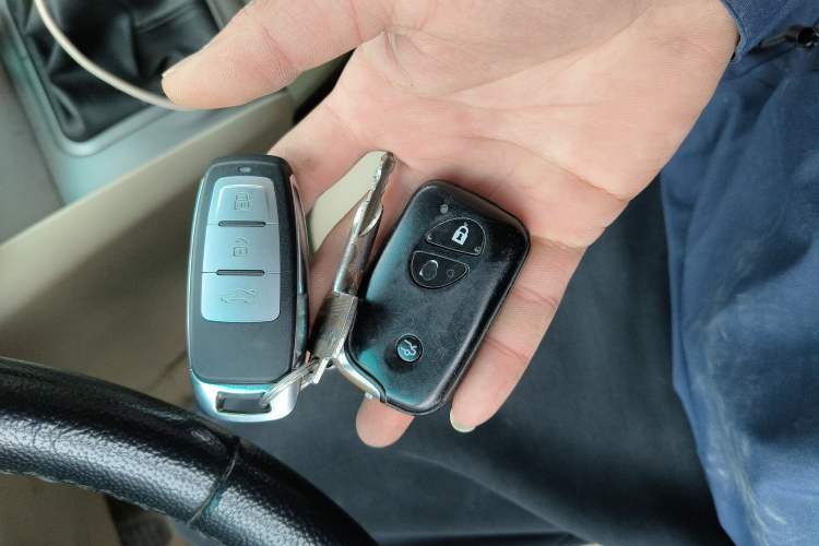 Used BYD S6 2014 2.0L Manual Luxury 5-Seater