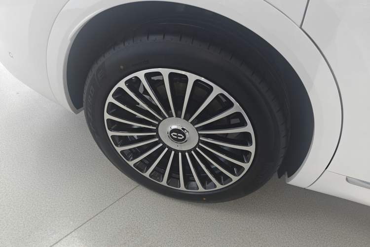 Used Hima AITO M8 2025 Extended-Range Max+ Version 53.4 kWh 5-Seater Edition