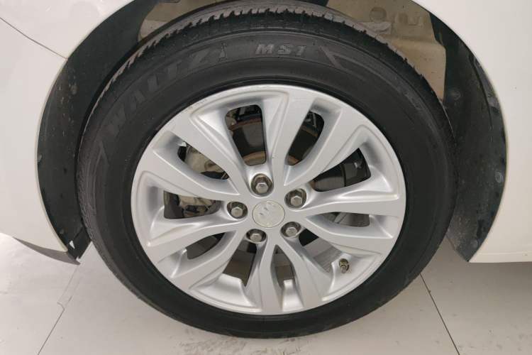 Used Buick GT 2021 Revised Version Flagship 1.5L Automatic Elite Edition Left Front Wheel Hub