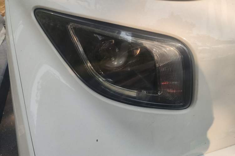 Used Baojun E200 2019 250KM Smart Drive Edition Right Front Headlight