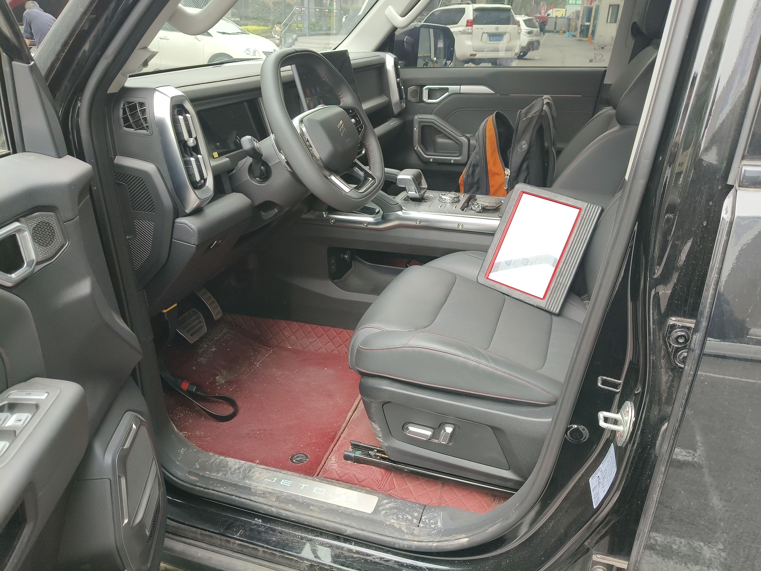 المقاعد الأمامية داخل السيارة