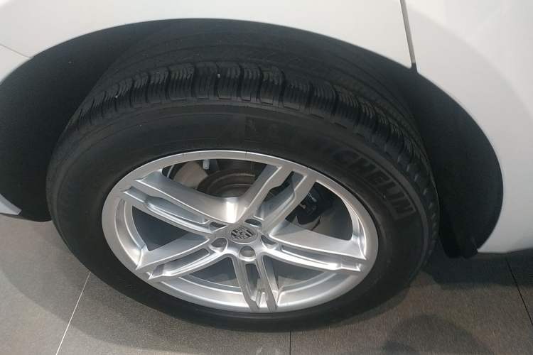 Used Porsche Macan 2023 Macan 2.0T Right Rear Wheel Hub