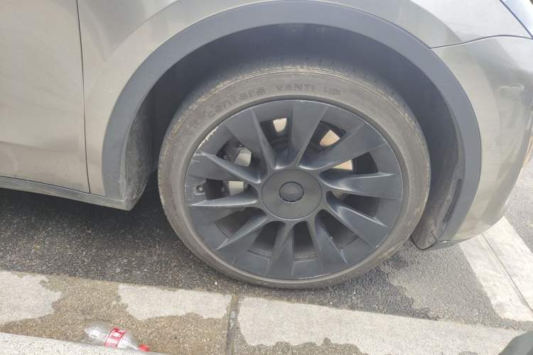 Used Tesla Model Y 2021 Revised Version 2 Long-Range All-Wheel-Drive Edition Right Front Wheel Hub