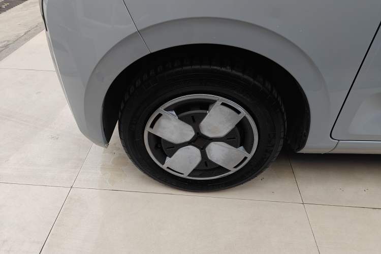 Used Wuling Air ev 2023 - Four Seats - Advanced Edition Left Front Wheel Hub