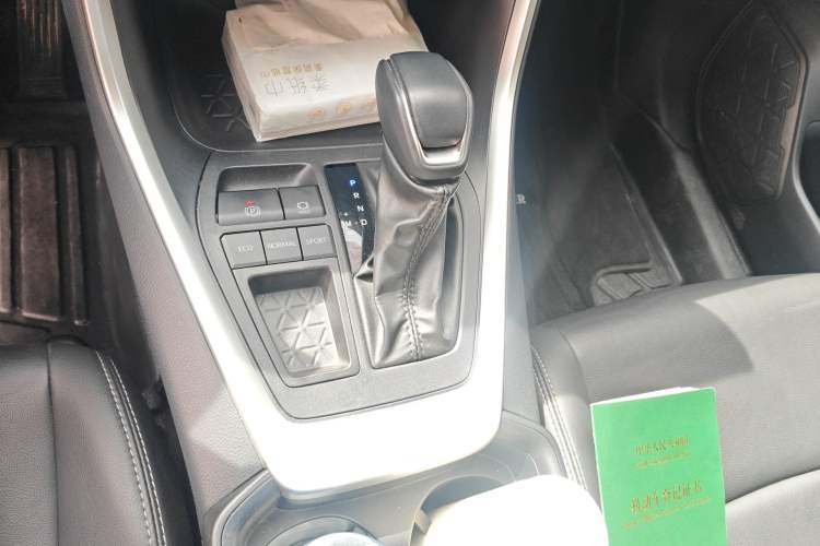 Used Toyota Wildlander 2023 2.0L CVT Two-Wheel Drive Luxury PLUS Edition Gear Lever