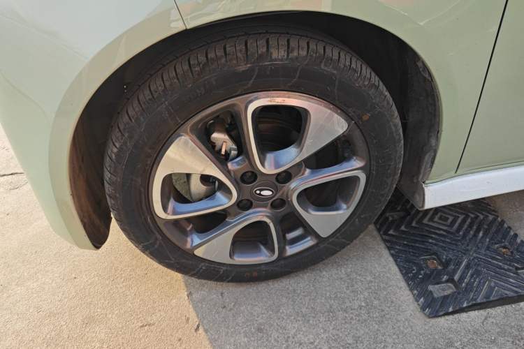 Used ORA White Cat 2022 Xiaoyue Mao Edition 401 km Flagship Model Lithium Ternary Left Front Wheel Hub