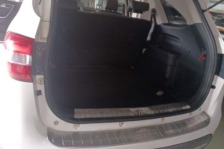 Used JMC Yusheng S350 2013 2.4T Automatic 4x4 Diesel Luxury 5-Seater Trunk