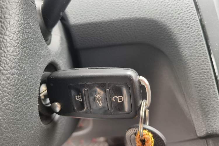 Used Volkswagen Santana 2016 1.6L Automatic Fashion Edition Vehicle Key