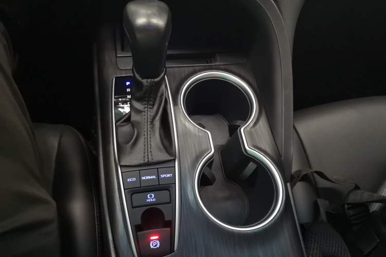 Used Toyota Camry 2021 2.5G Luxury Edition Gear Lever