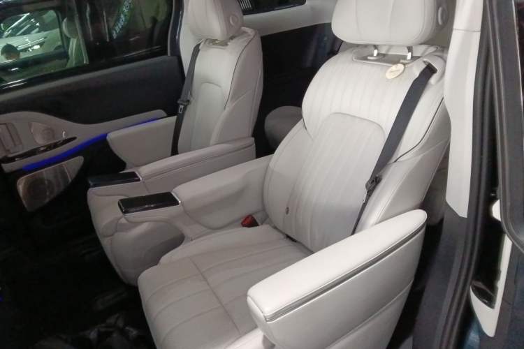 Used VOYAH Dream 2025 PHEV Four-Wheel-Drive Flagship Kunpeng Edition Left Rear Seat