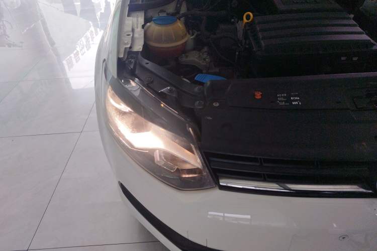 Used Volkswagen Polo 2014 1.4L Manual Fashion Edition Right Front Headlight