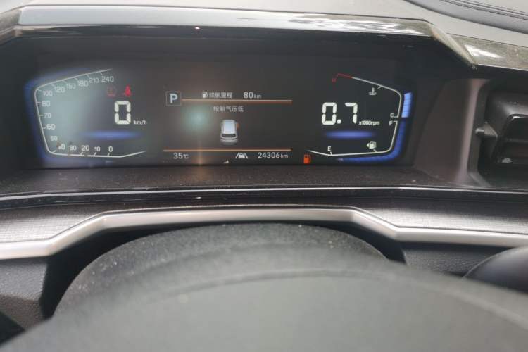 Used Hyundai Custo 2021 270TGDi Prestige LUX Odometer Close Up