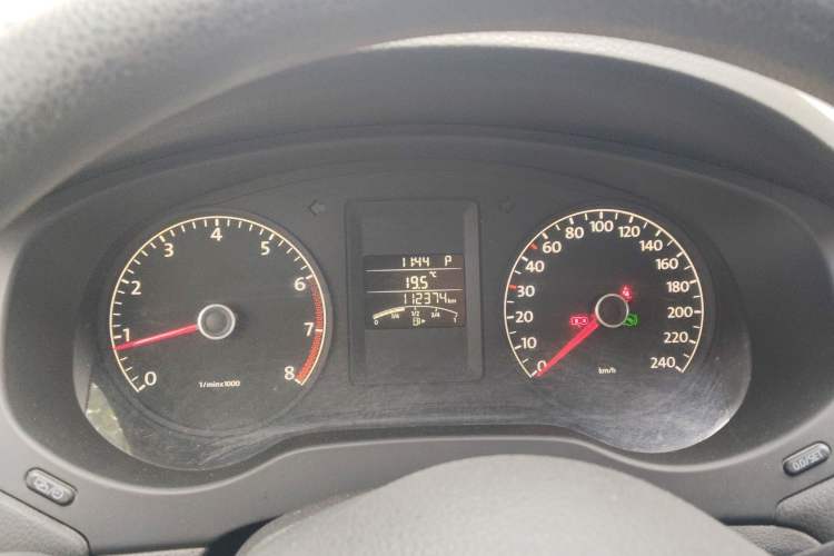 Used Volkswagen Sagitar 2012 1.6L Automatic Comfort Edition Instrument Cluster