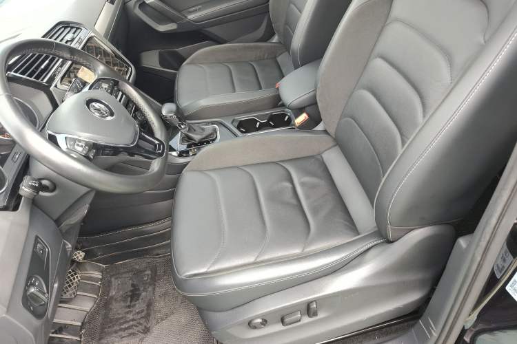 Used Volkswagen Tiguan L 2019 Updated Version 330TSI Automatic Two-Wheel Drive Panoramic Comfort Edition China VI Standard Left Front Seat