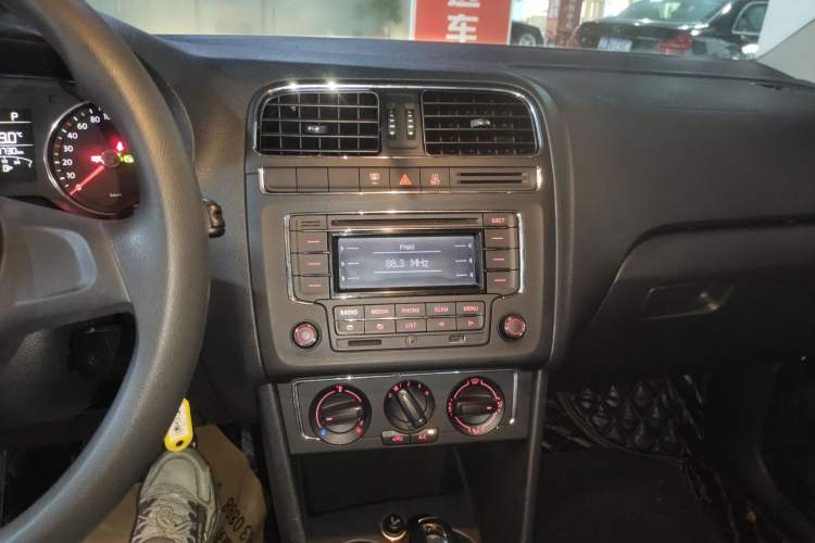 Used Volkswagen Polo 2014 1.6L Automatic Comfort Edition
