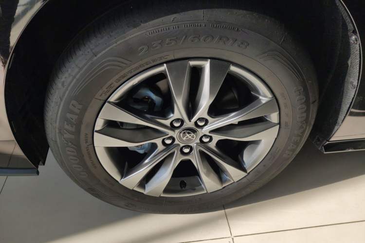 Used Toyota Sienna 2026 Model 2.5L Dual-Engine Four-Wheel-Drive Prestige Edition
