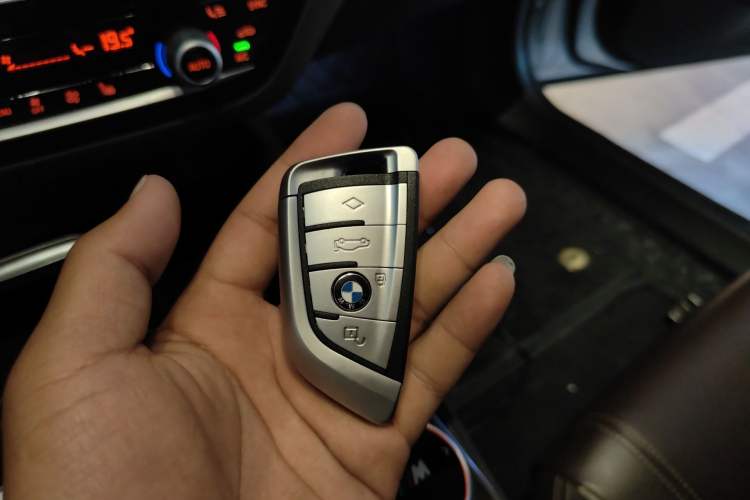 Used BMW 5 Series 2019 Facelifted 530Li Leading Edition M Sport Package