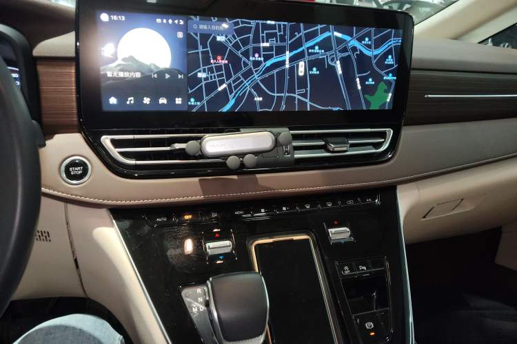 Used Hongqi HQ9 2024 2.0T Business Edition Audio And AC Panel