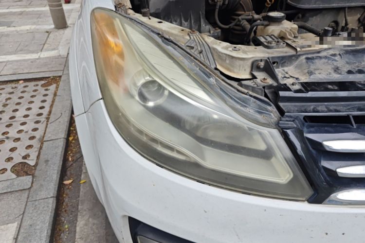 Used JMC Yusheng S350 2013 2.4T Automatic 4x4 Diesel Ultra-Luxury 5-Seater Right Front Headlight