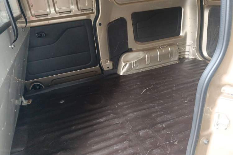 Used Wuling Hongguang V 2021 1.5L Jingqu Edition Enclosed-Window Vehicle LAR
