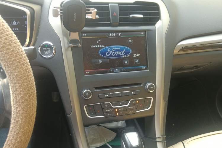 Used Ford Mondeo 2013 2.0L GTDi 200 Luxury Model Audio And AC Panel