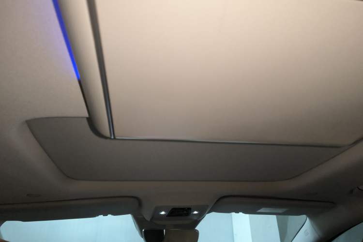 Used Denza D9 2022 DM-i 1040 Prestige Model