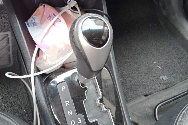 Used Kia K2 2015 Hatchback 1.6L AT Premium Gear Lever