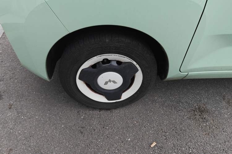 Used Wuling Hongguang MINIEV 2021 Macaron Premium Model – Lithium Iron Phosphate Left Front Wheel Hub