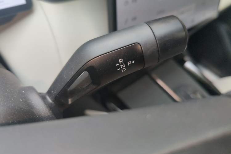 Used Lynk & Co 08 EM-P 2023 220km All-Wheel-Drive Performance Halo Gear Lever