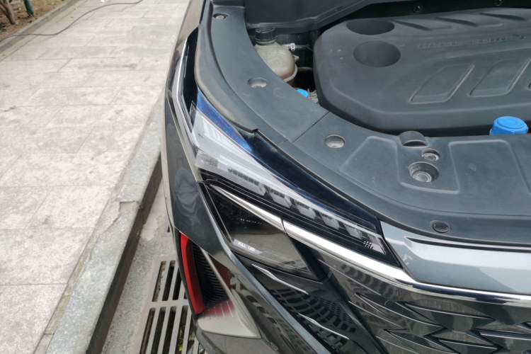 Used CHANGAN OSHAN Z6 2022 Blue Whale 1.5T DCT Smart Edition Urban Version Right Front Headlight