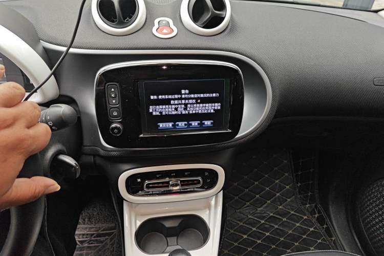 Used smart forfour 2018 0.9T 66 kW Pioneer Edition