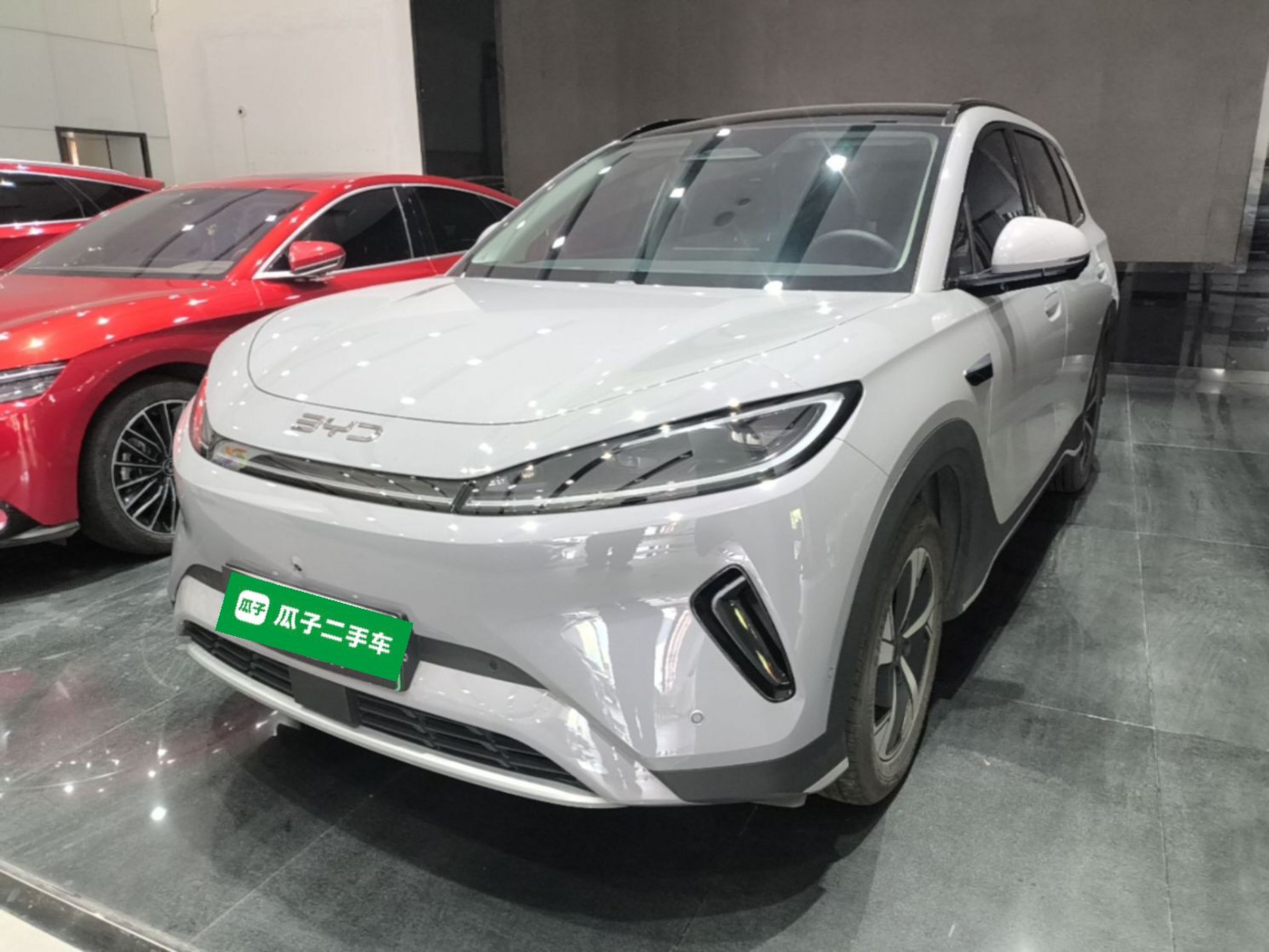 Unter der Vorderseite des Autos