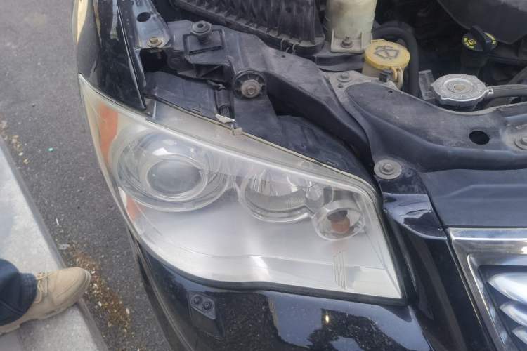 Used Chrysler Grand Voyager 2013 3.6L Luxury Edition Right Front Headlight