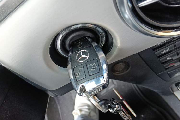 Used Mercedes-Benz GLK-Class 2013 GLK 300 4MATIC Dynamic Sunroof Model
