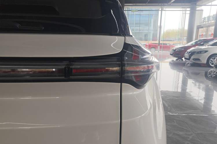 Used NETA U 2021 Revised Pro 400 Industry Custom Edition