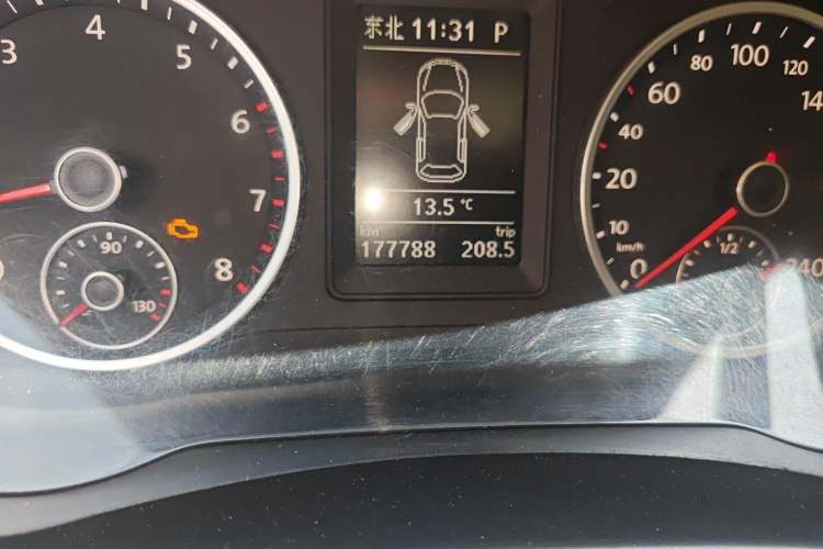 Used Volkswagen Tiguan 2012 2.0 TSI Automatic All-Wheel Drive Elite Edition Odometer Close Up