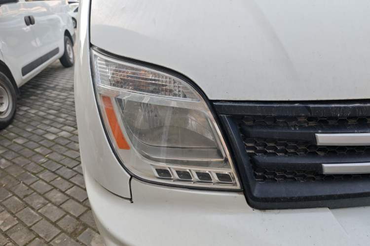 Used SAIC MAXUS Xintu V80 2021 2.0T Manual Classic Aoyuntong Short Wheelbase Mid-Roof 5/6-Seater