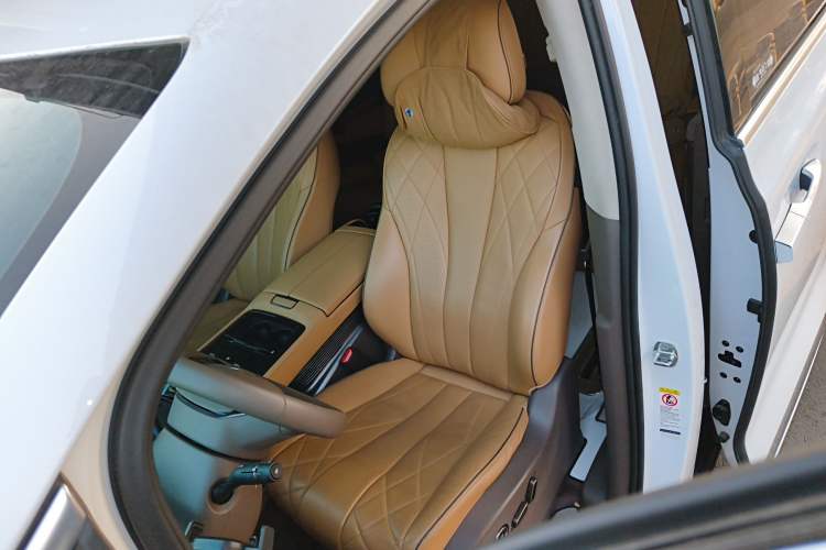 Used Denza D9 2022 EV 600 Four-Wheel Drive Flagship Model