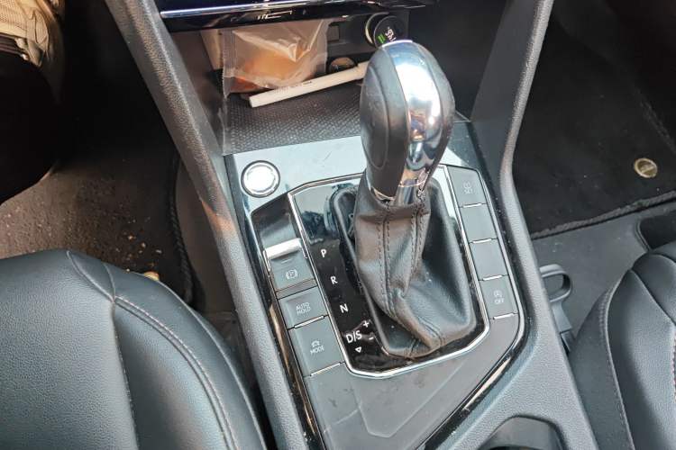 Used Volkswagen Tharu 2021 280TSI Two-Wheel-Drive Luxury Plus Edition Gear Lever