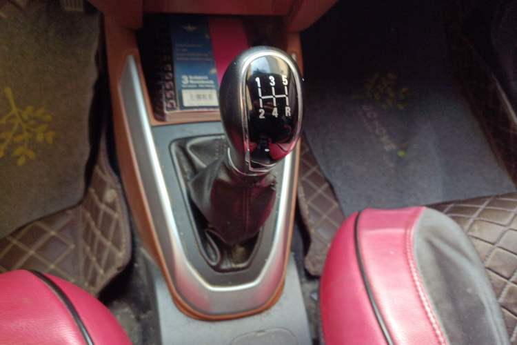 Used Geely Auto Diamond 2016 1.5L Manual Elite Edition Gear Lever