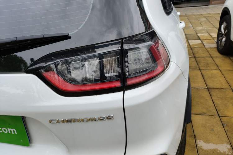 Used Jeep Cherokee 2020 2.0T Two-Wheel Drive Leading Edition