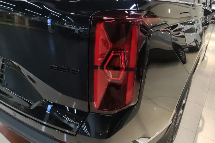 Used GAC Trumpchi GS8 2024 Linghang Series 2.0 TGDI Two-Wheel Drive Luxury Smart Connectivity Version
