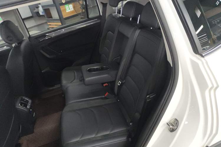 Used Volkswagen Tiguan L 2021 330TSI Automatic Two-Wheel Drive R-Line Enhanced Edition Left Rear Seat