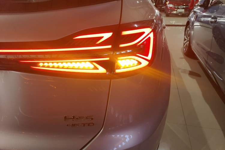 Used Hongqi HS5 2023 2.0T Four-Wheel Drive Flagship Pro Edition
