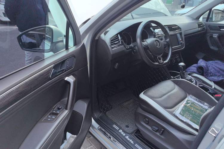 Used Volkswagen Tiguan L 2018 330TSI Automatic Two-Wheel Drive Luxury Edition