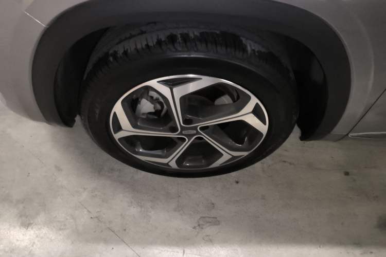 Used Geely Auto Monjaro L 2021 2.0TD DCT EVO Two-Wheel Drive Prestige Version Left Front Wheel Hub